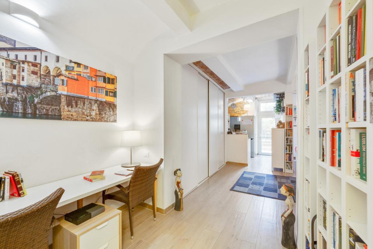 Oltrarno Bright Apartment Con Patio Privato Флоренція Екстер'єр фото
